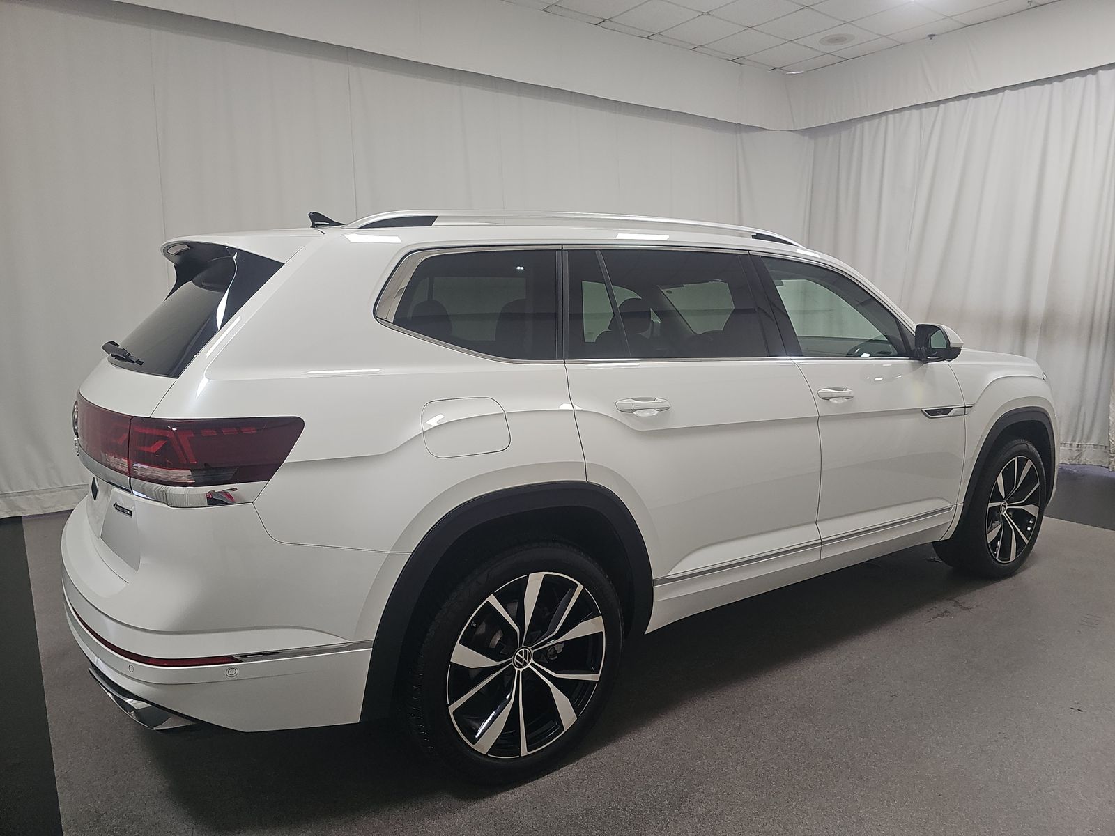 2025 Volkswagen Atlas 2.0T SEL Premium R-Line AWD