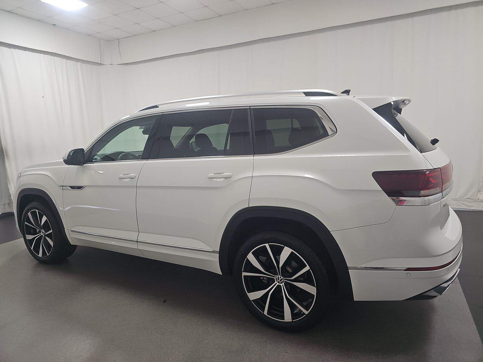 2025 Volkswagen Atlas 2.0T SEL Premium R-Line AWD