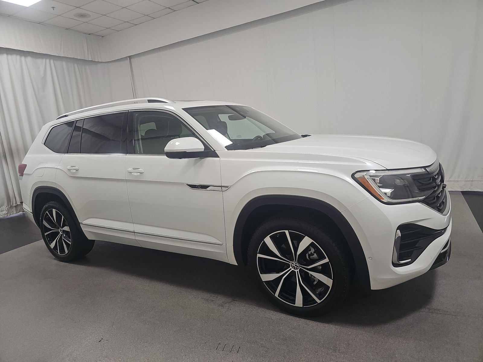 2025 Volkswagen Atlas 2.0T SEL Premium R-Line AWD