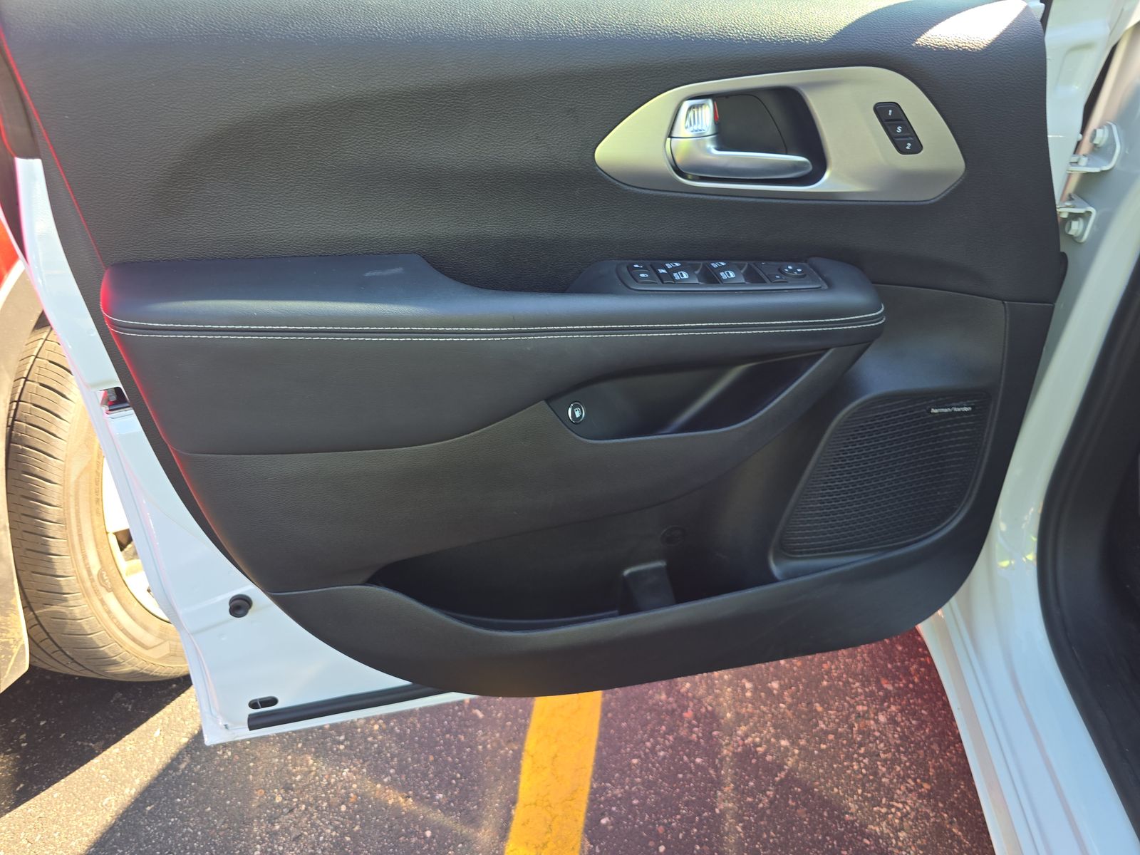 2022 Chrysler Pacifica Hybrid Limited FWD