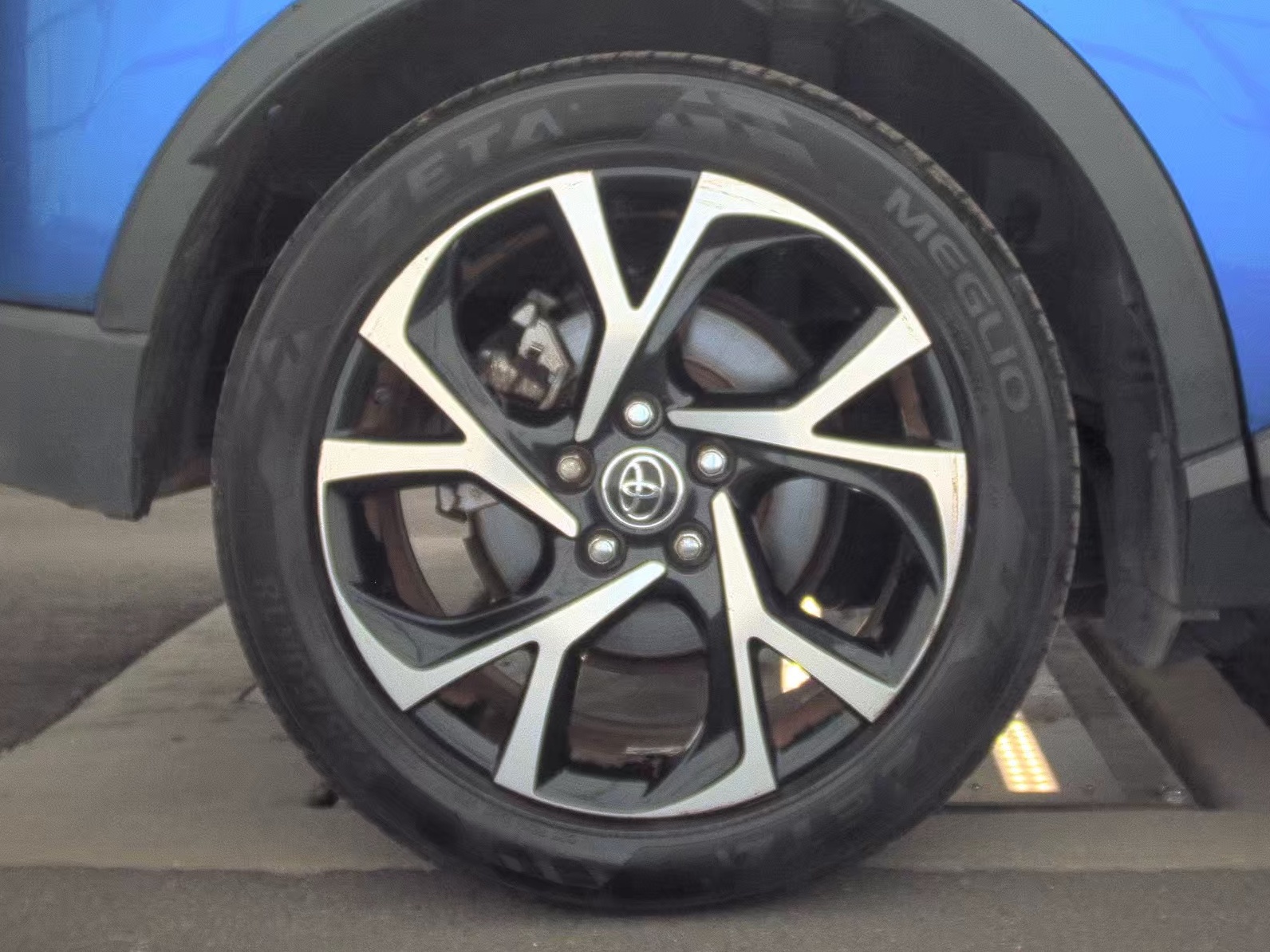 2019 Toyota C-HR XLE FWD