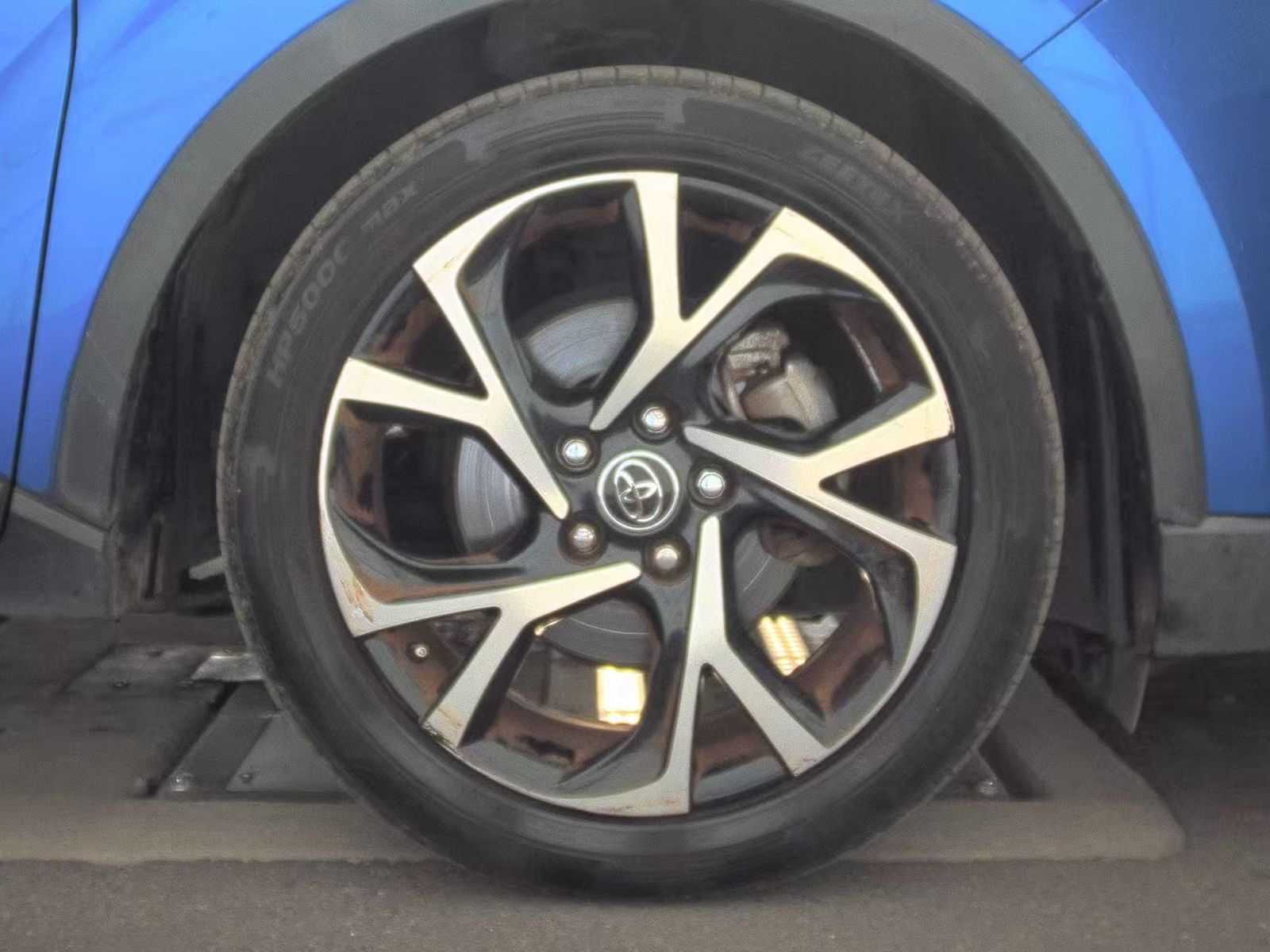 2019 Toyota C-HR XLE FWD