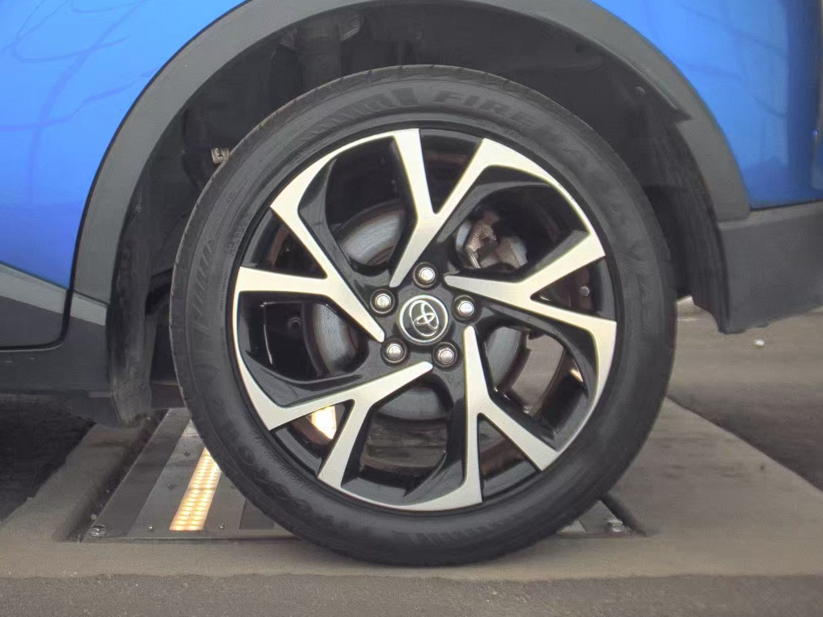 2019 Toyota C-HR XLE FWD