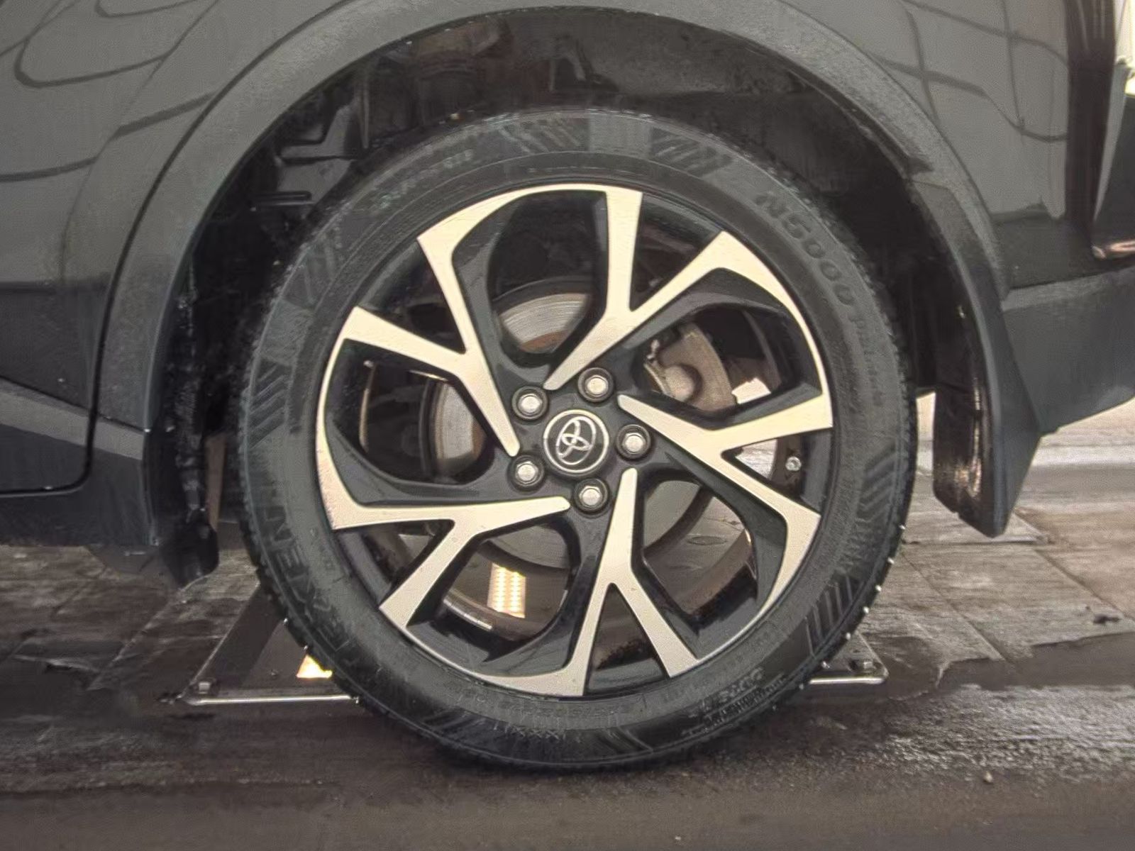 2018 Toyota C-HR XLE FWD