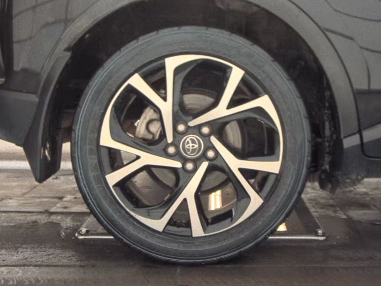 2018 Toyota C-HR XLE FWD