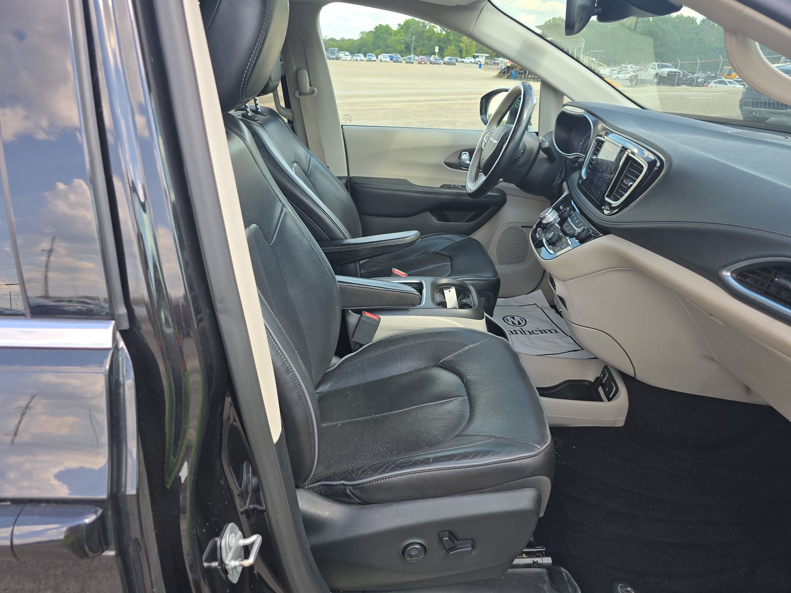 2017 Chrysler Pacifica Limited FWD