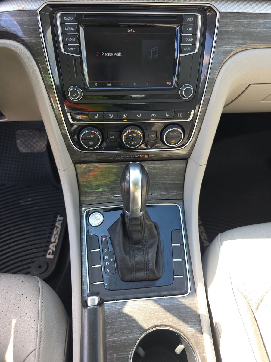 2018 Volkswagen Passat 2.0T SE FWD