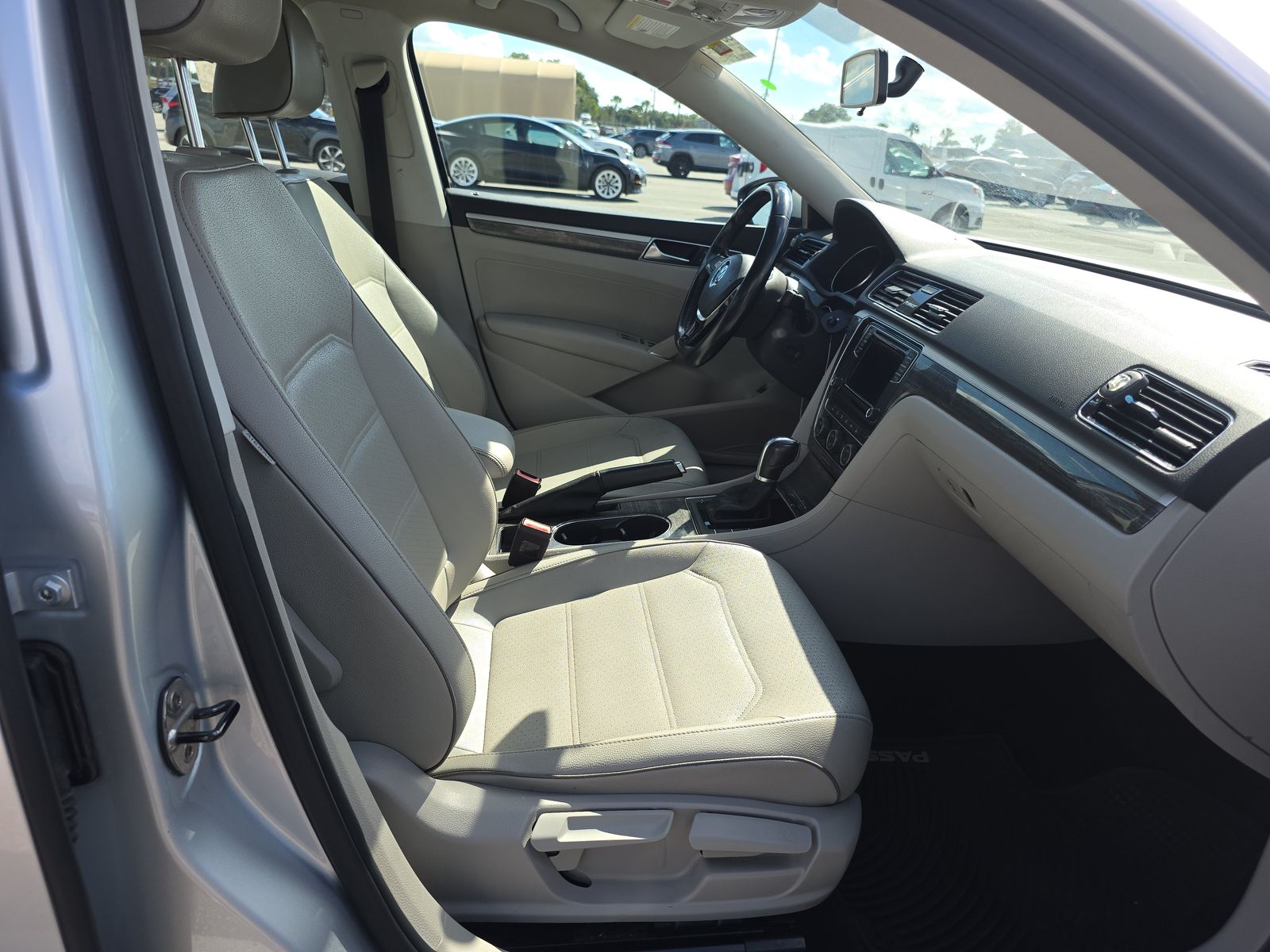 2018 Volkswagen Passat 2.0T SE FWD