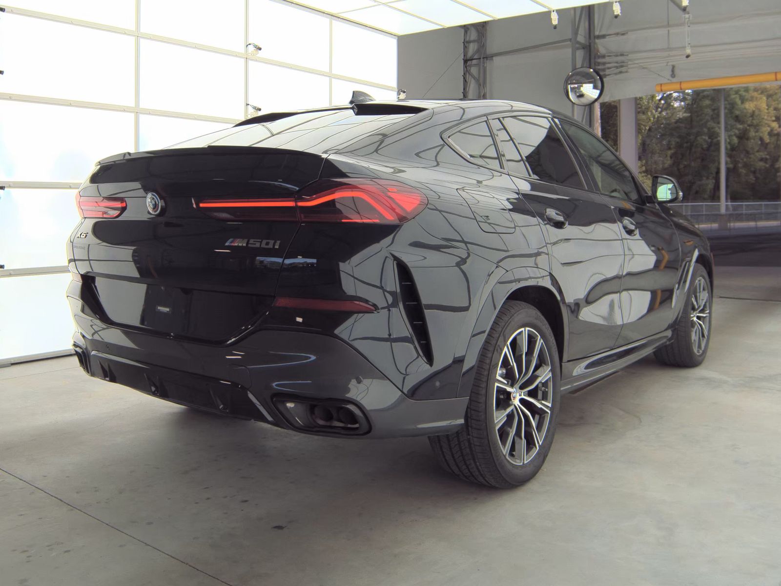 2022 BMW X6 M50i AWD
