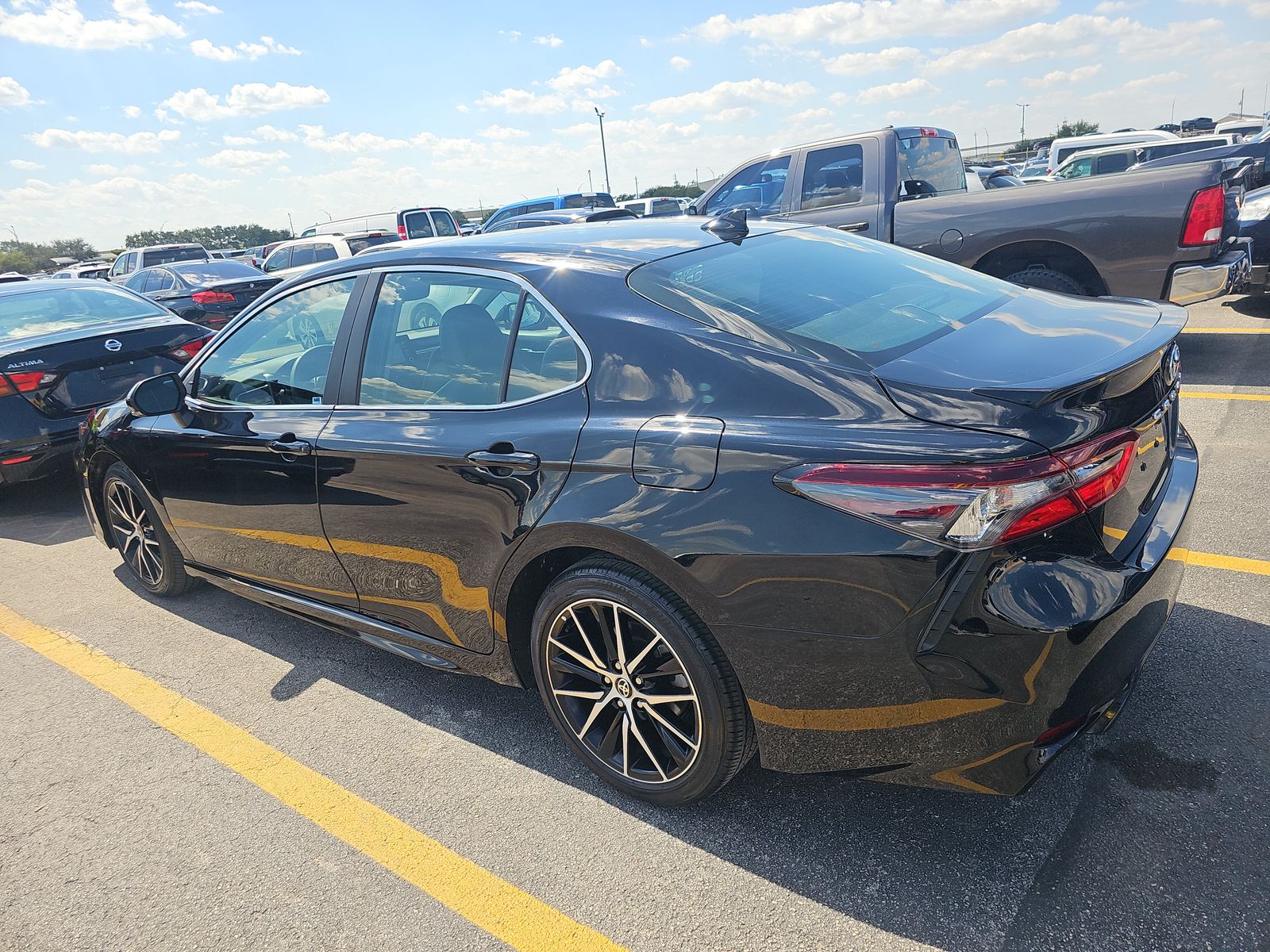 2024 Toyota Camry SE FWD