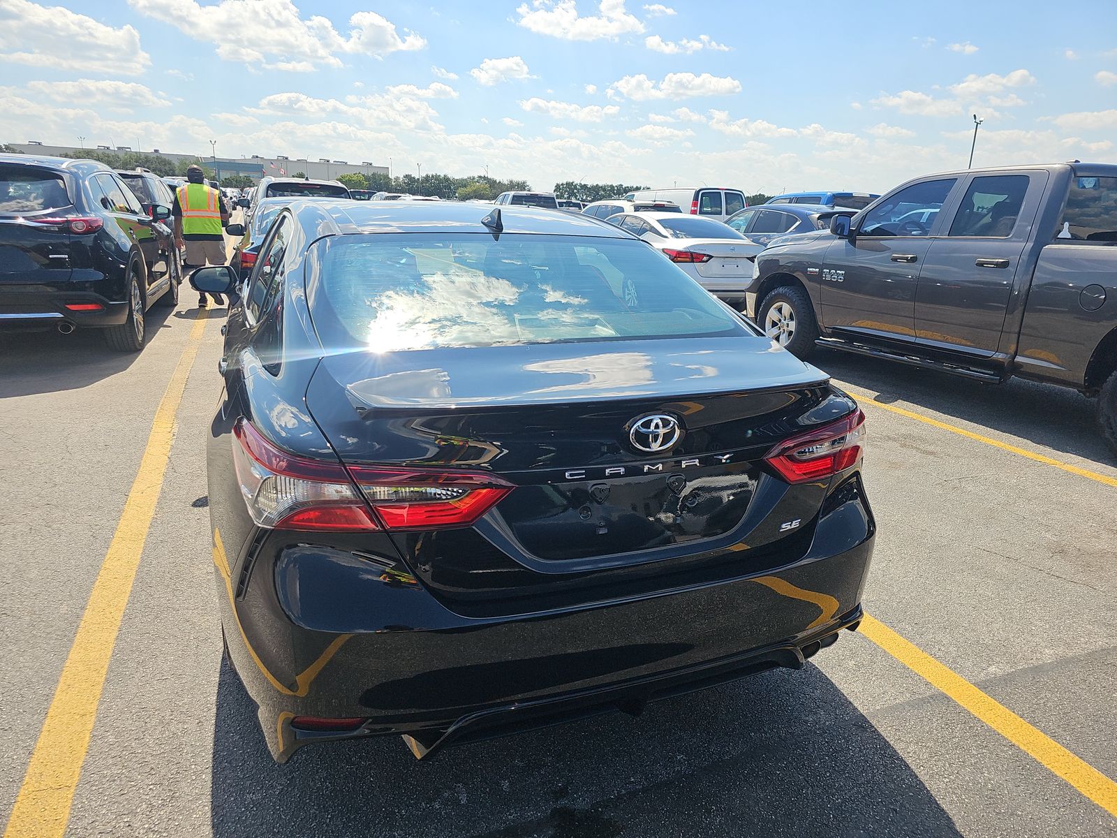 2024 Toyota Camry SE FWD