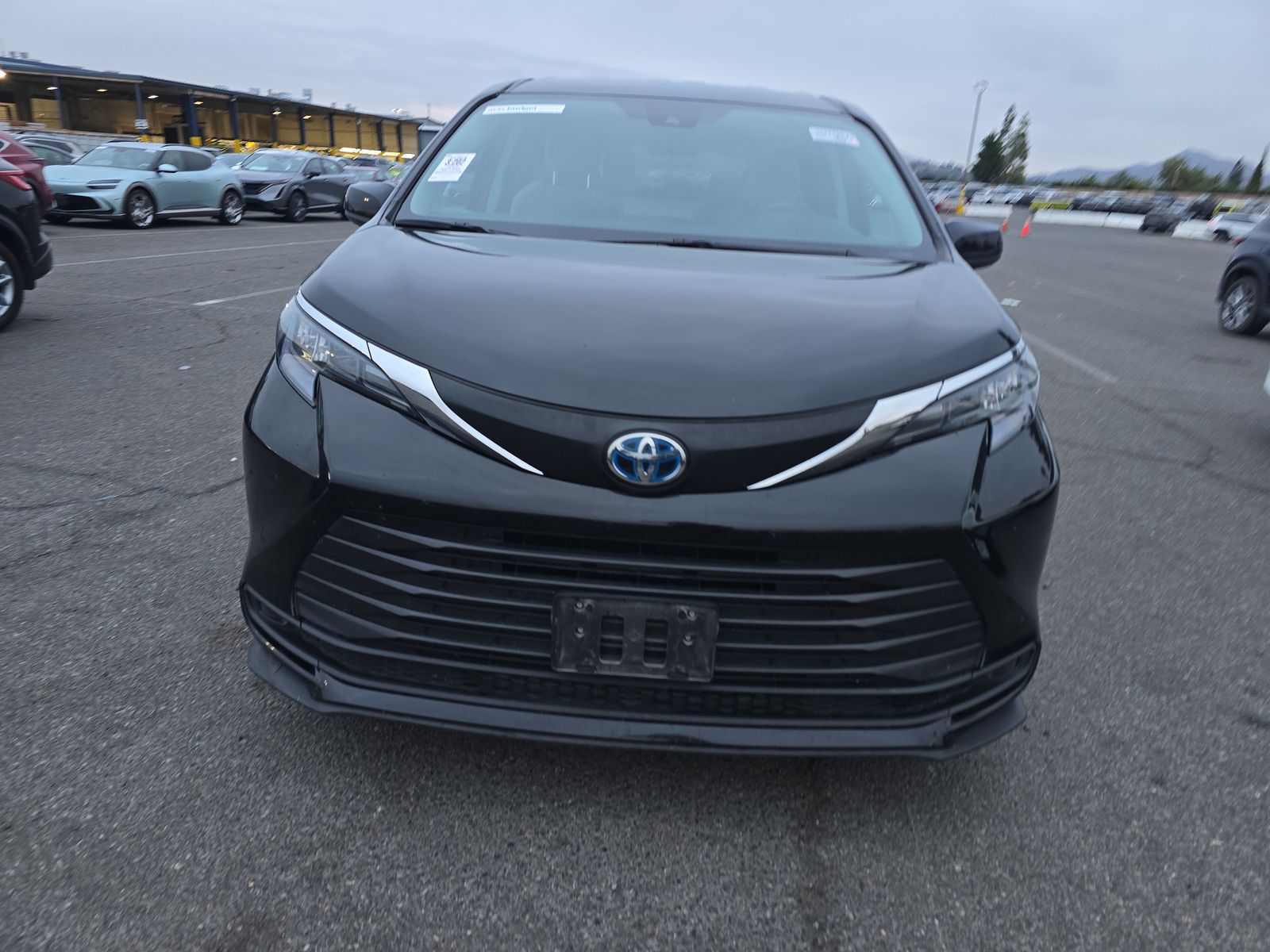 2024 Toyota Sienna LE FWD