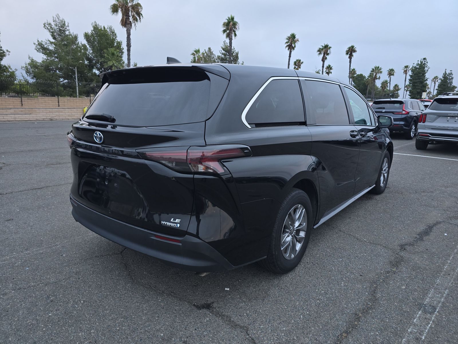 2024 Toyota Sienna LE FWD