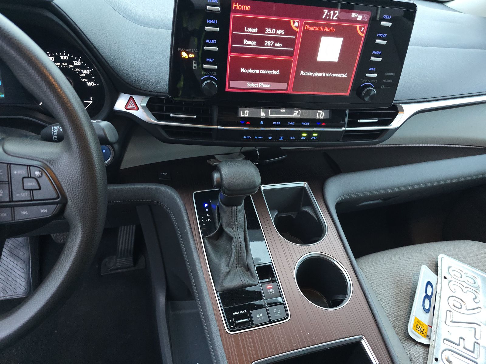 2024 Toyota Sienna LE FWD