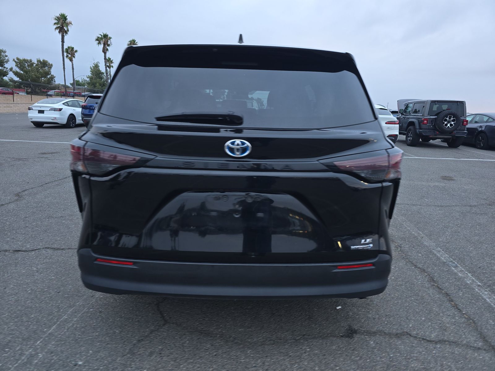 2024 Toyota Sienna LE FWD