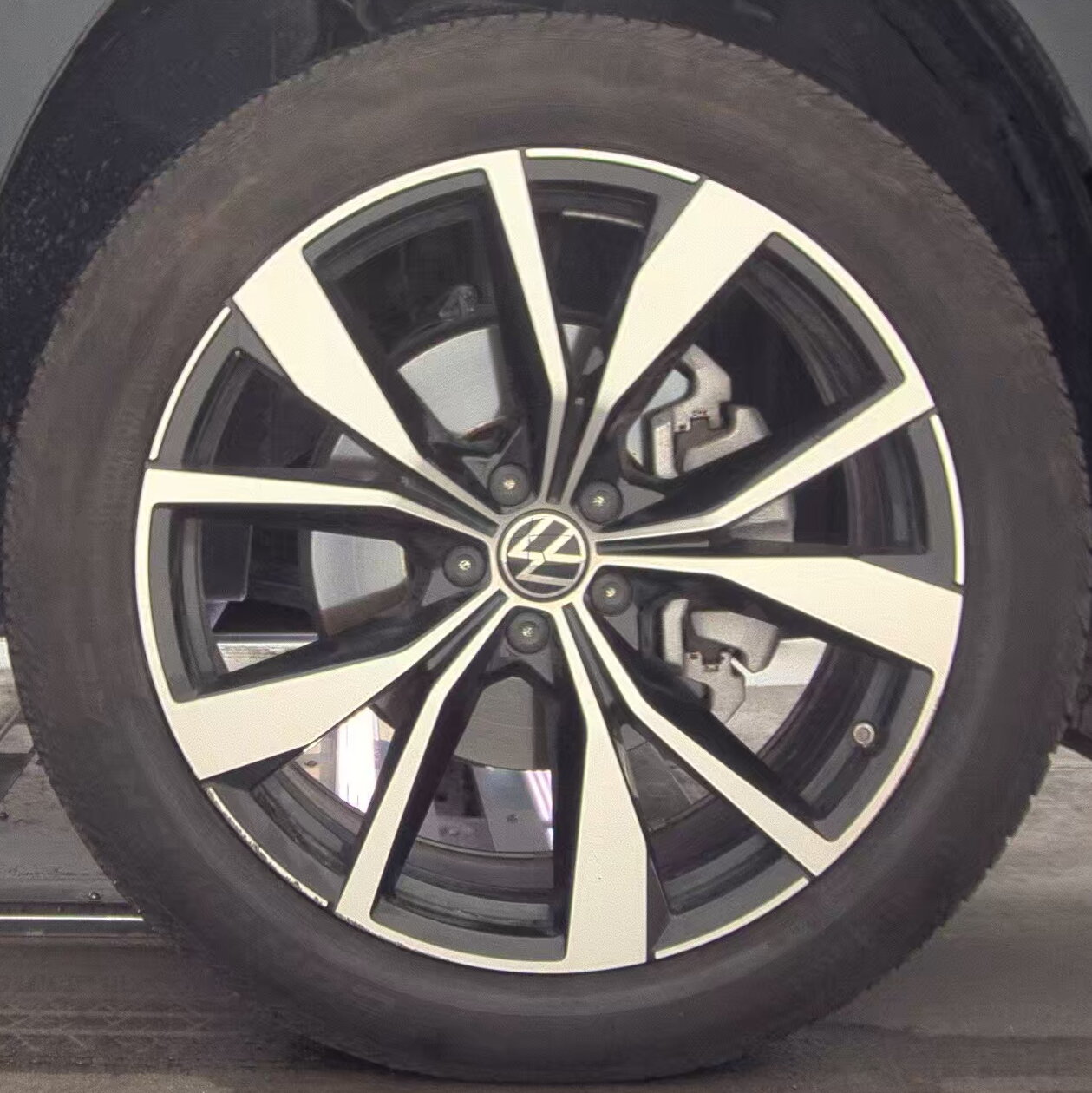 2025 Volkswagen Atlas 2.0T SEL Premium R-Line AWD