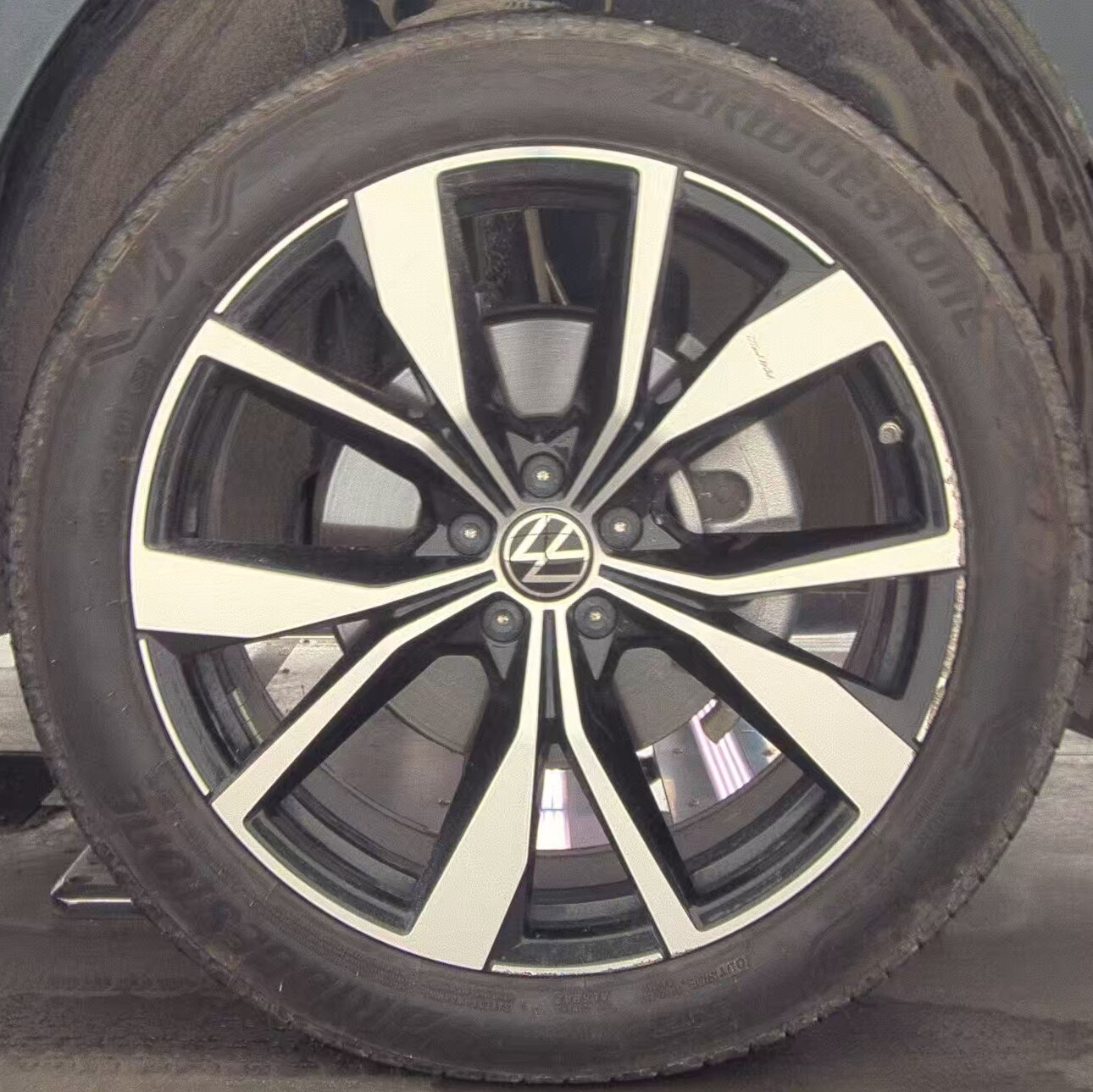 2025 Volkswagen Atlas 2.0T SEL Premium R-Line AWD