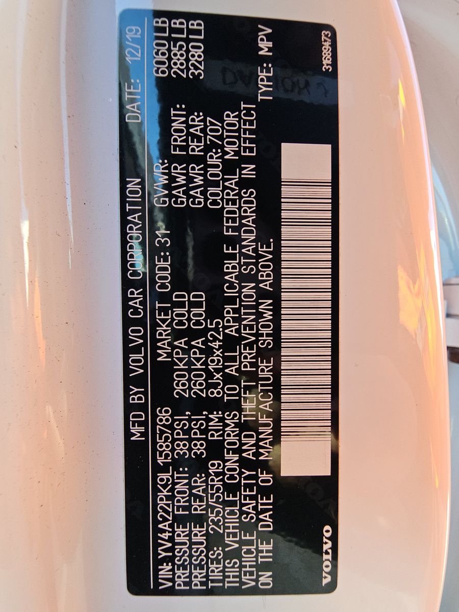 2020 Volvo XC90 T6 Momentum AWD