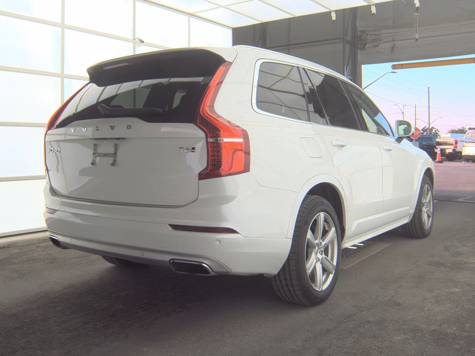 2020 Volvo XC90 T6 Momentum AWD