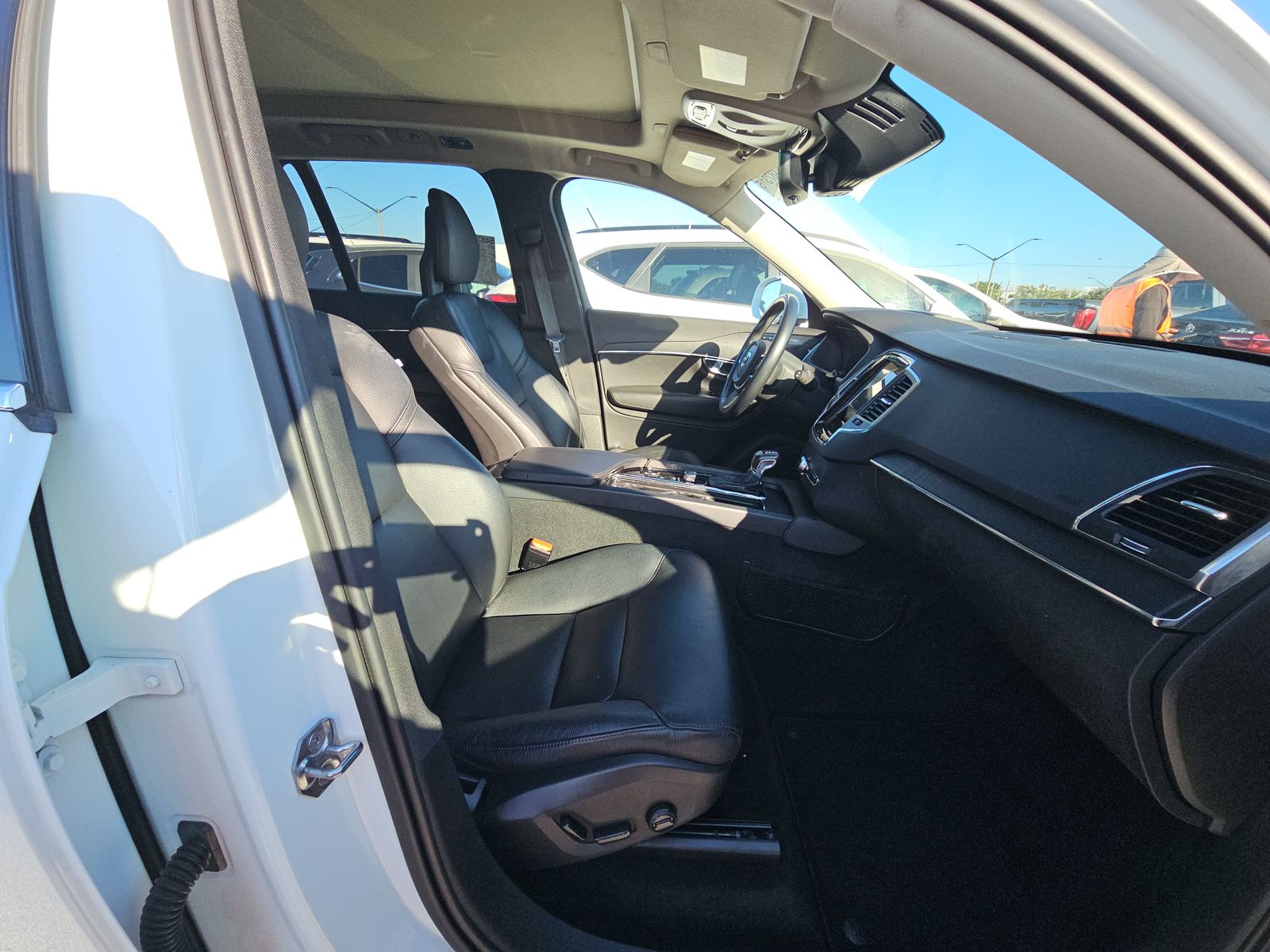 2020 Volvo XC90 T6 Momentum AWD