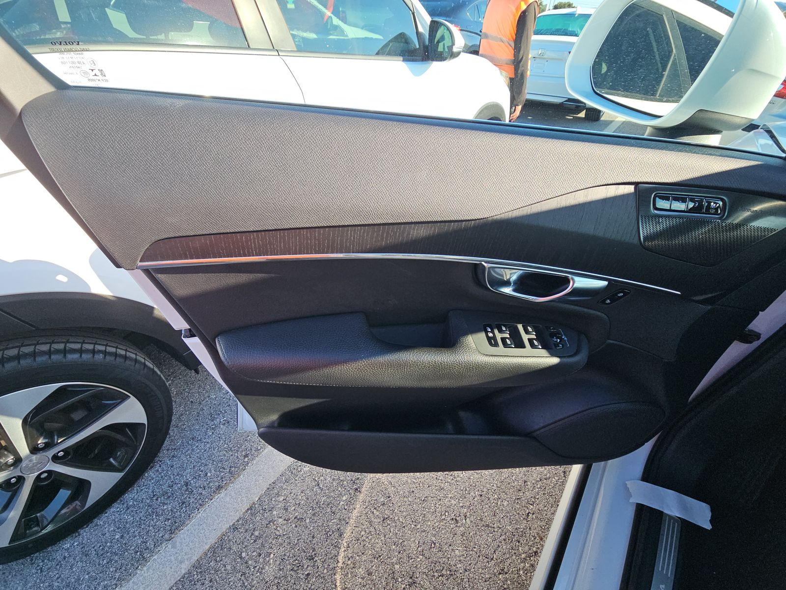 2020 Volvo XC90 T6 Momentum AWD