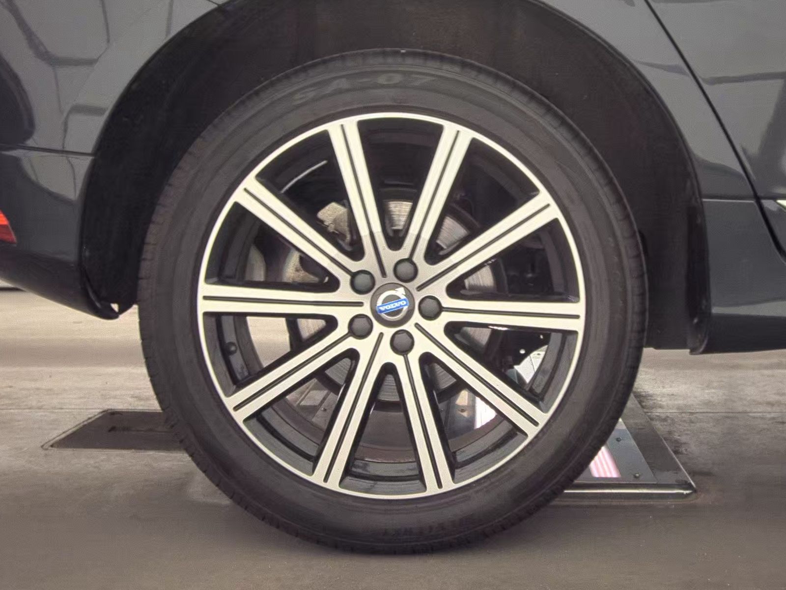 2016 Volvo XC60 T5 Platinum FWD