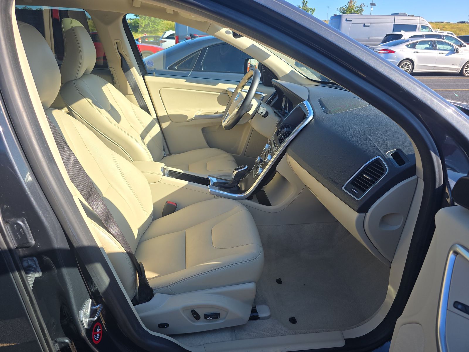 2016 Volvo XC60 T5 Platinum FWD