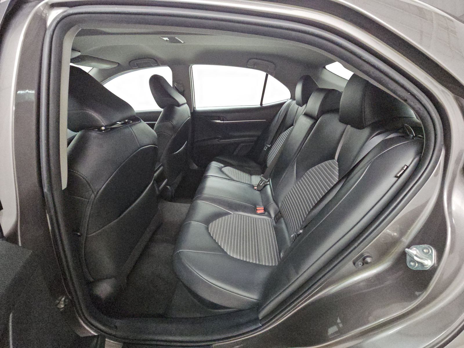 2022 Toyota Camry Hybrid SE FWD