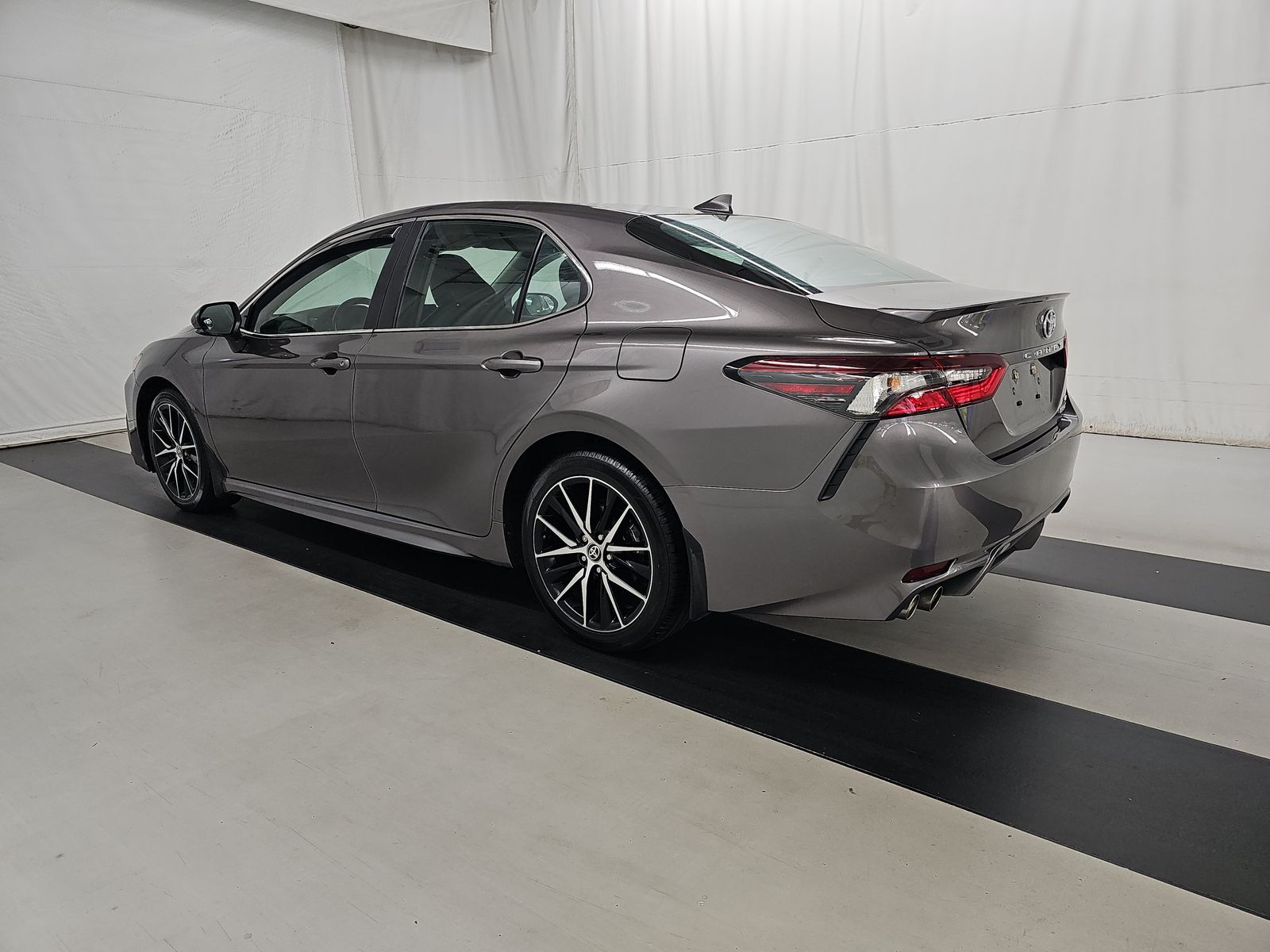 2022 Toyota Camry Hybrid SE FWD