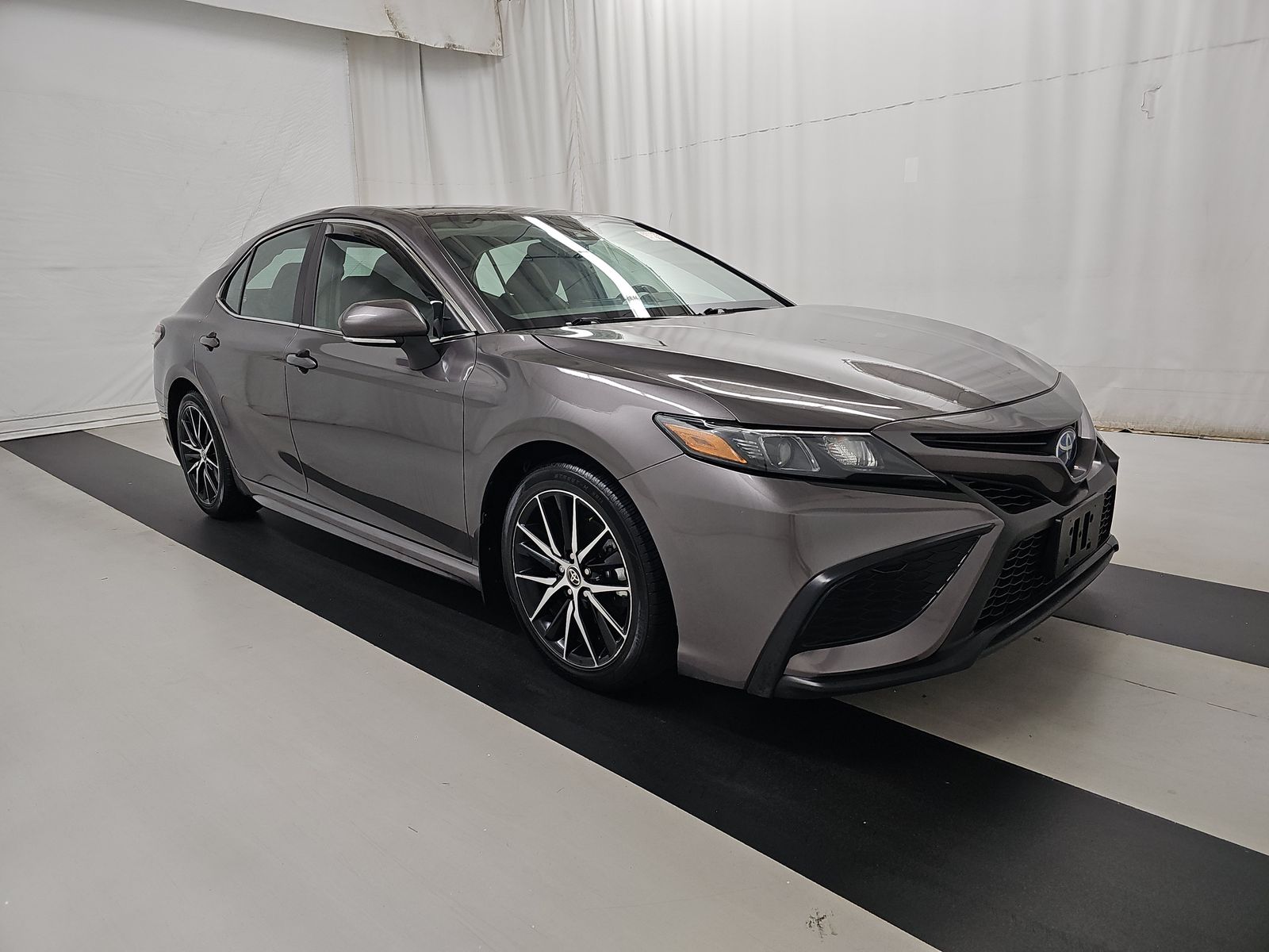 2022 Toyota Camry Hybrid SE FWD