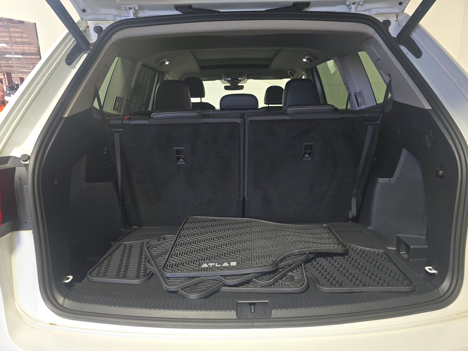 2024 Volkswagen Atlas 2.0T SEL Premium R-Line AWD