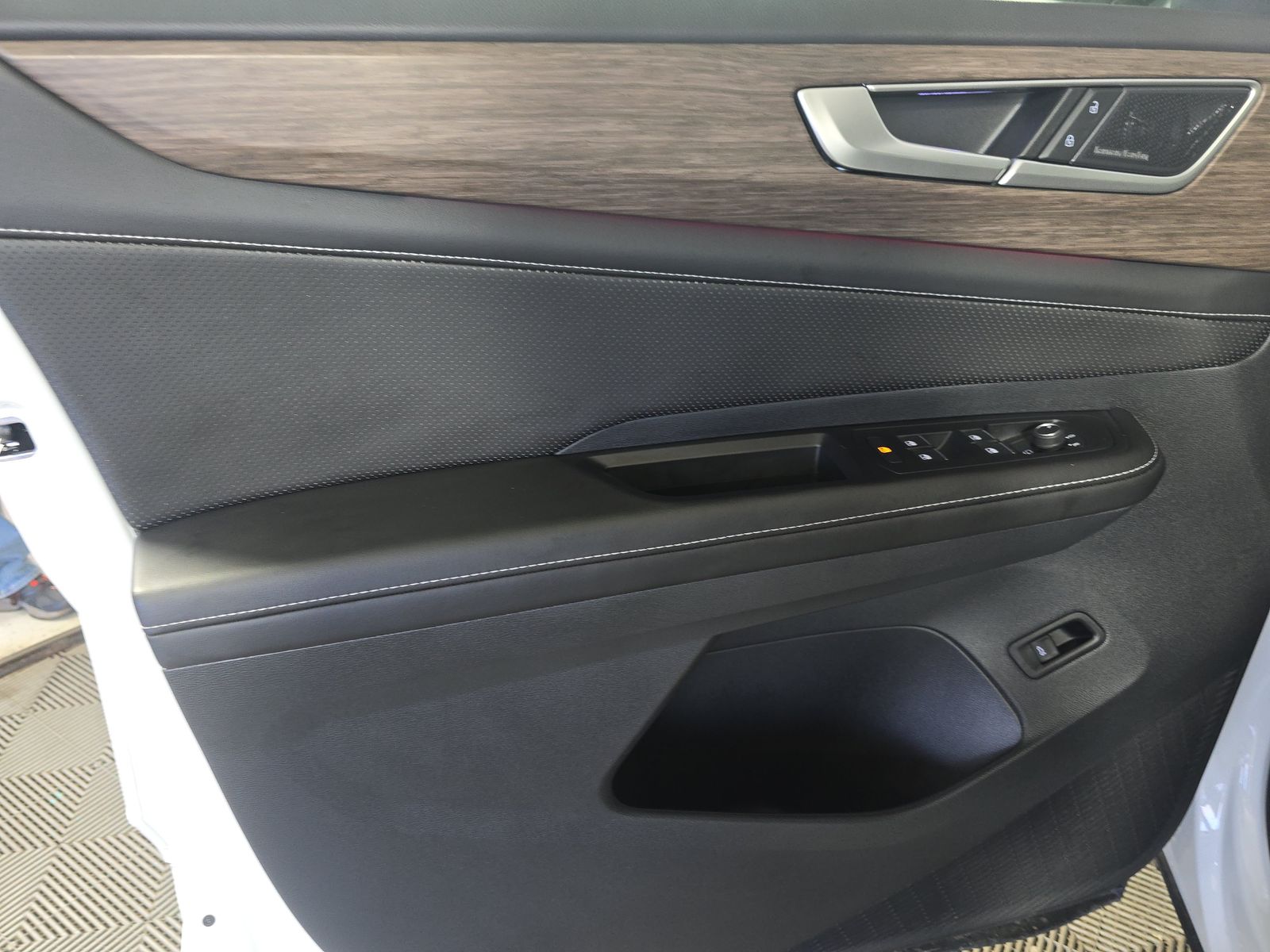 2024 Volkswagen Atlas 2.0T SEL Premium R-Line AWD