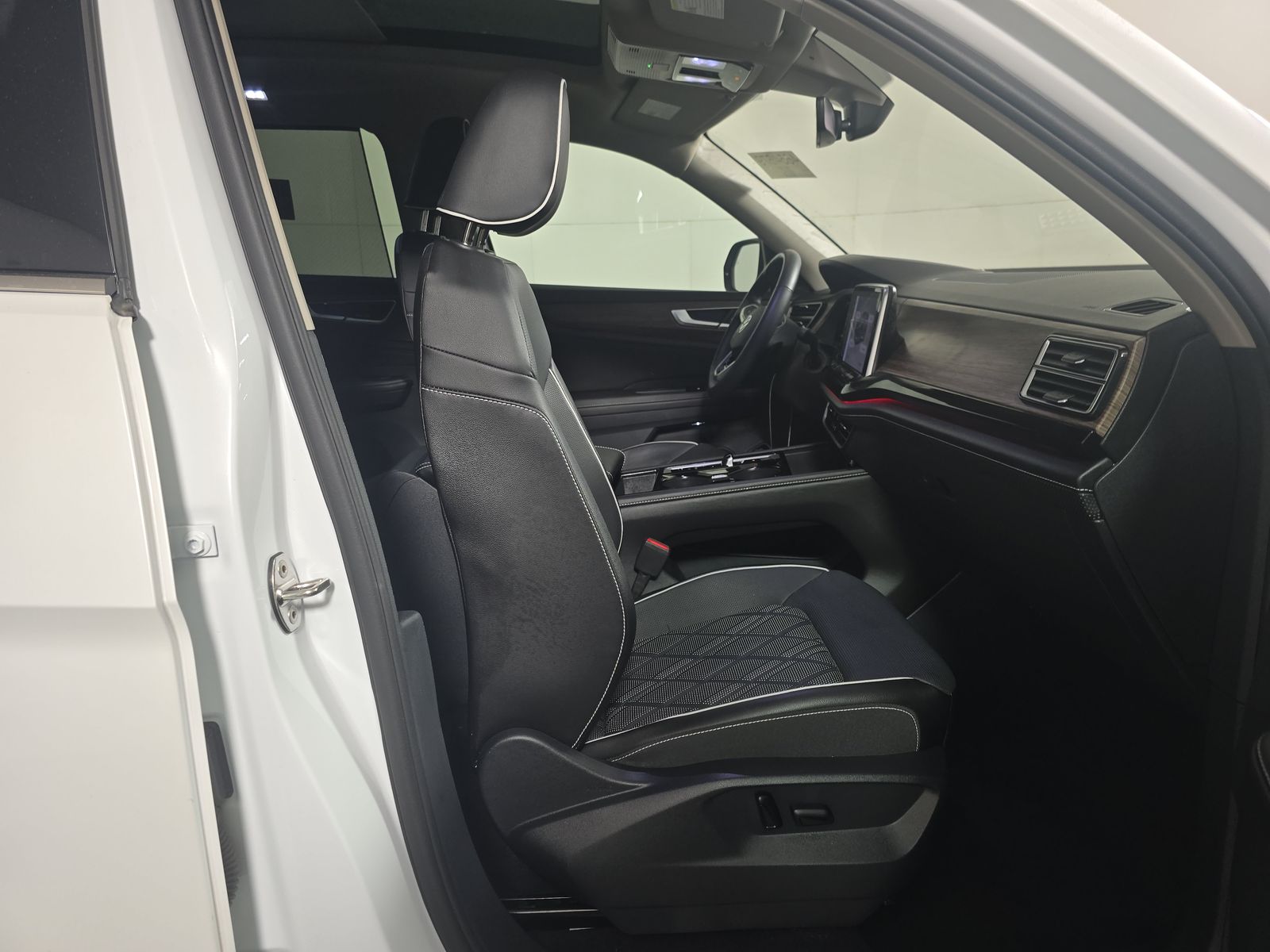 2024 Volkswagen Atlas 2.0T SEL Premium R-Line AWD