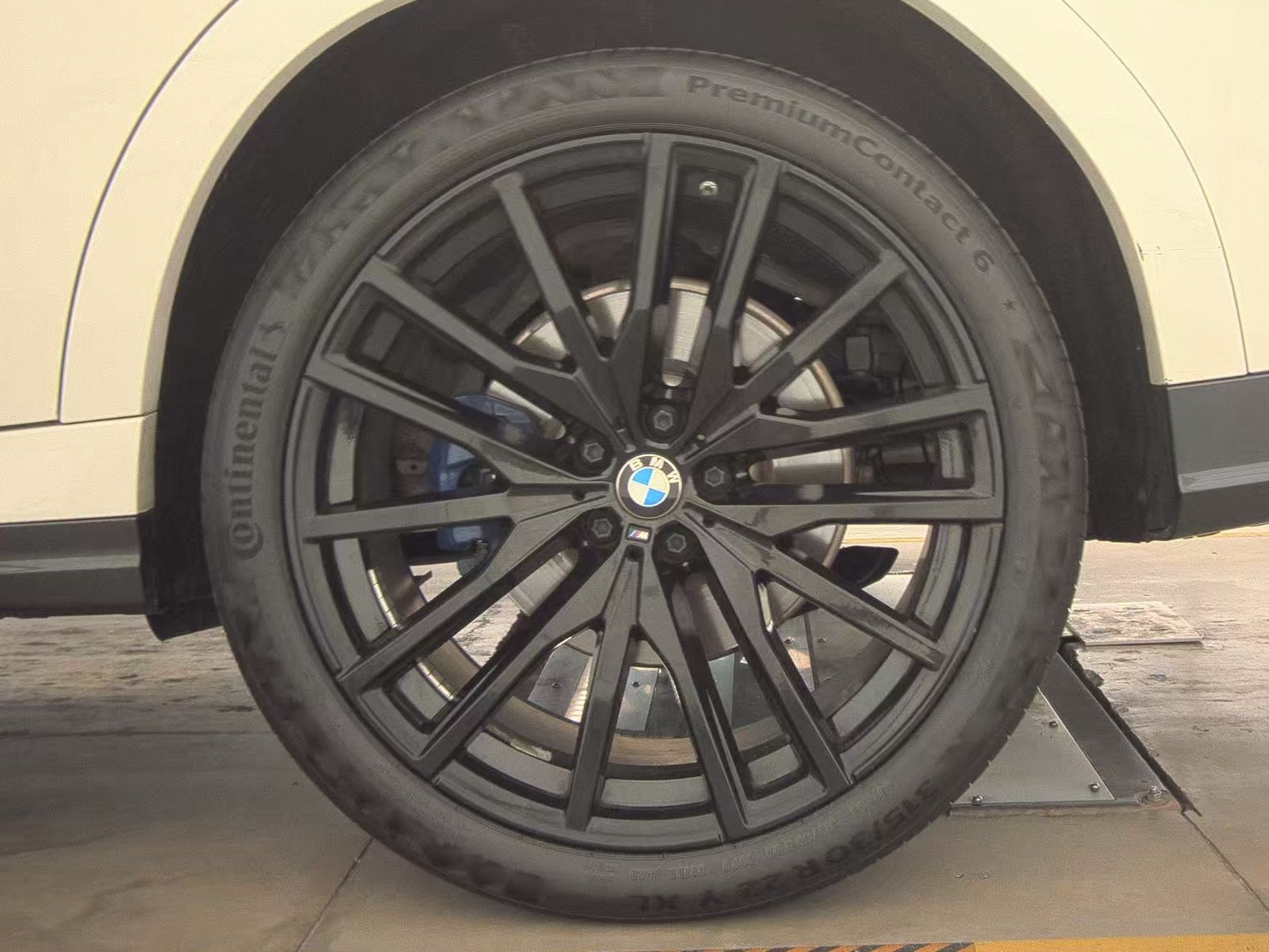 2022 BMW X6 xDrive40i AWD