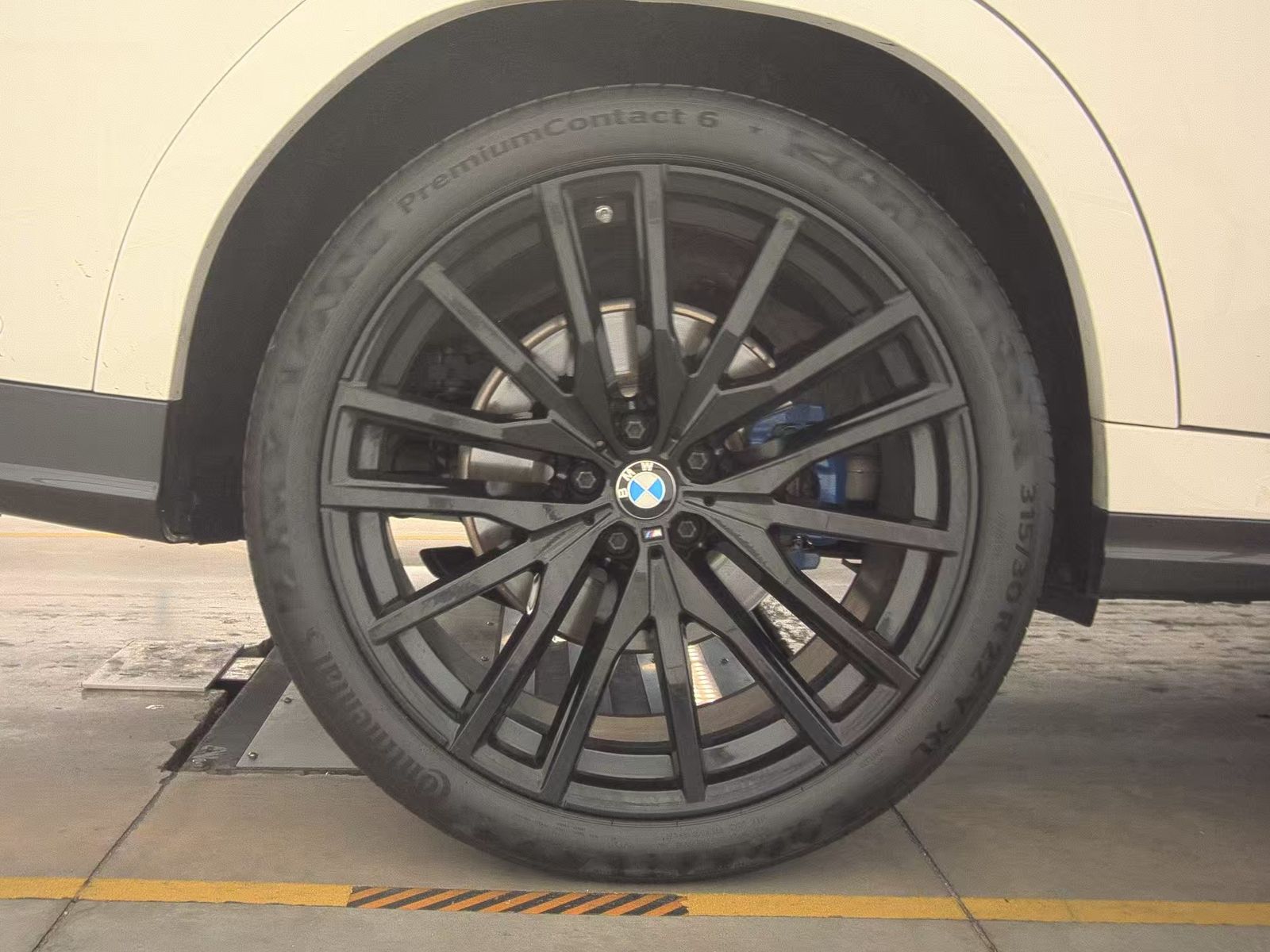 2022 BMW X6 xDrive40i AWD