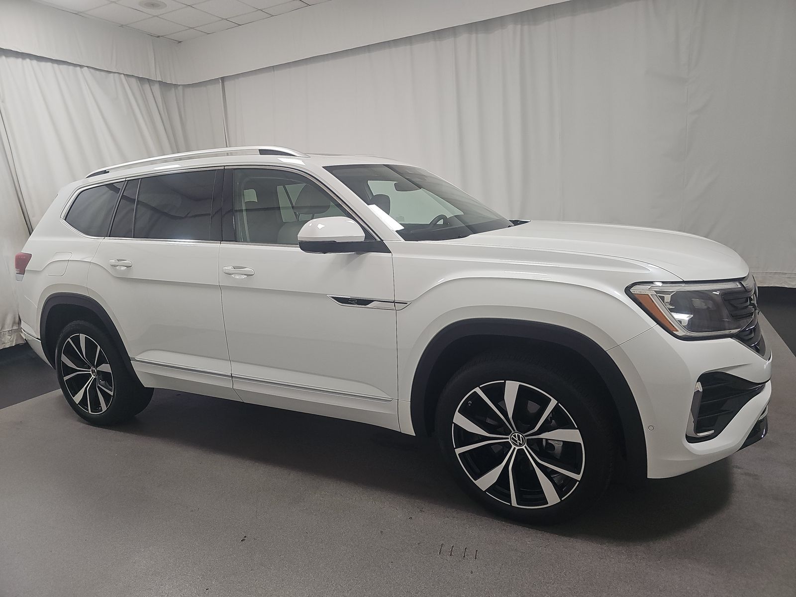 2024 Volkswagen Atlas 2.0T SEL Premium R-Line AWD