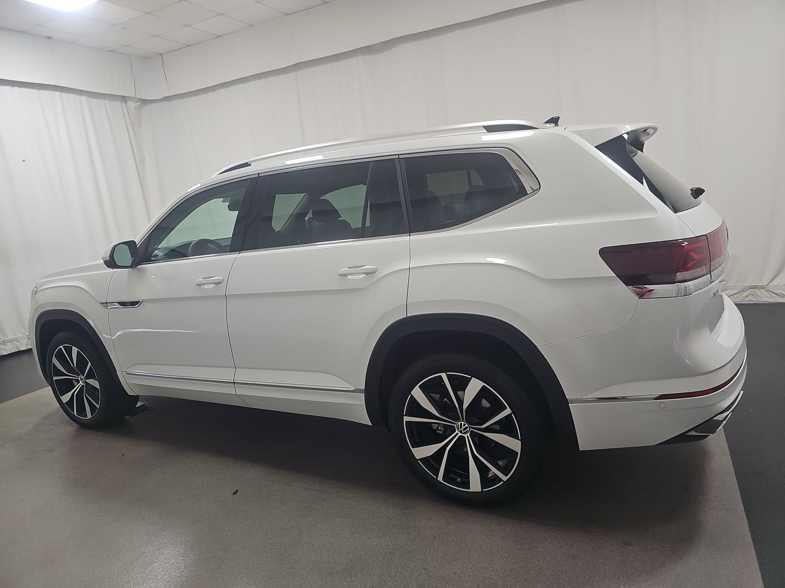 2024 Volkswagen Atlas 2.0T SEL Premium R-Line AWD
