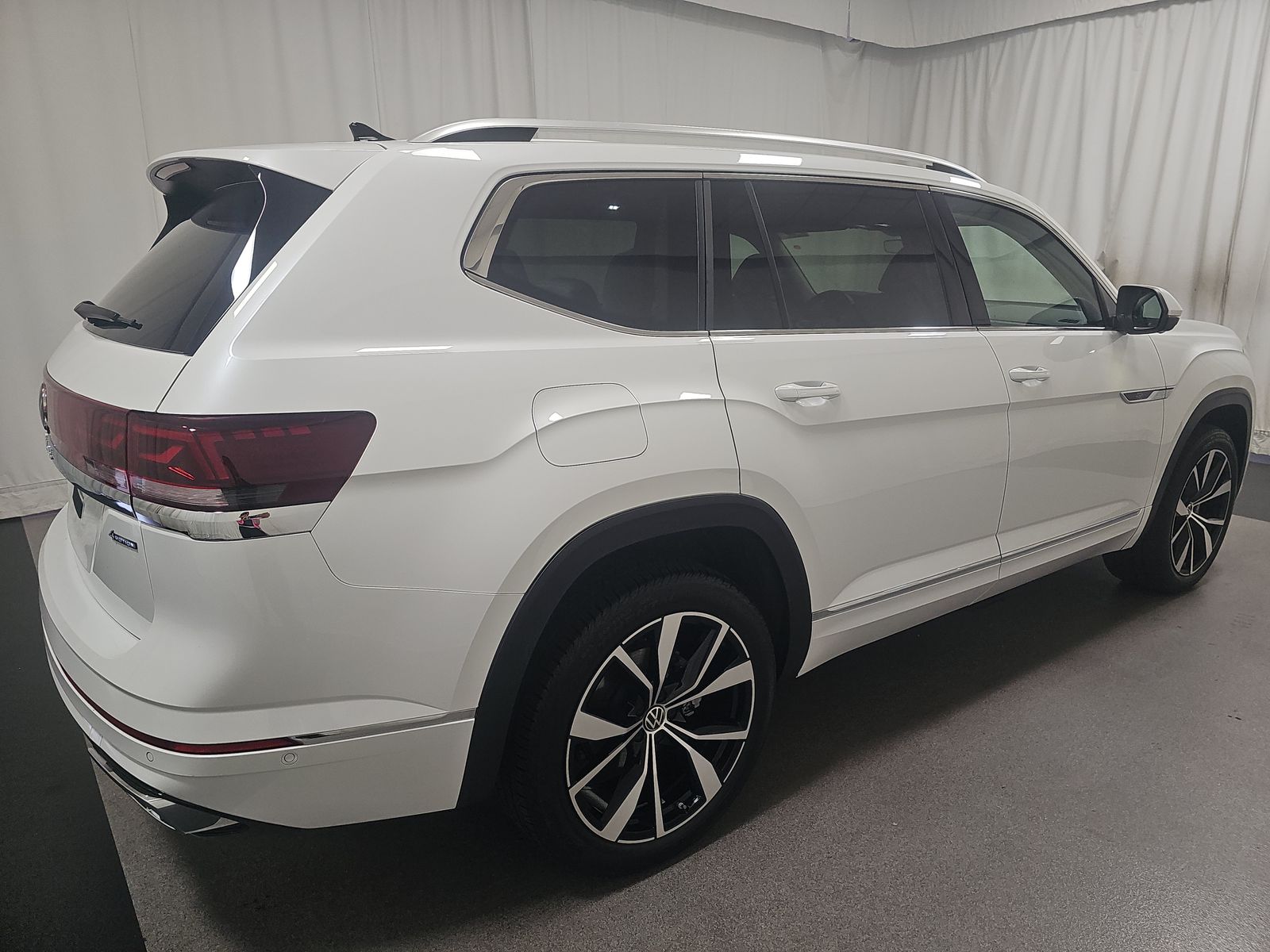 2024 Volkswagen Atlas 2.0T SEL Premium R-Line AWD