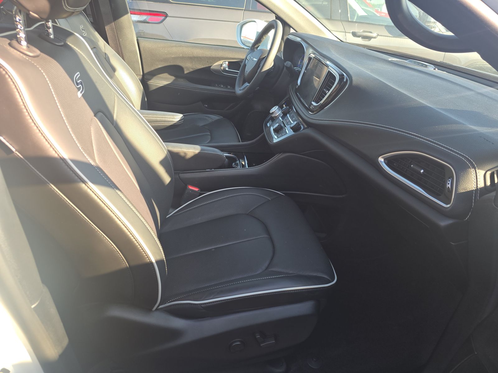 2022 Chrysler Pacifica Hybrid Limited FWD