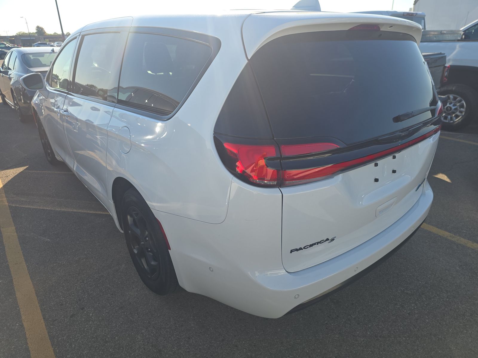 2022 Chrysler Pacifica Hybrid Limited FWD