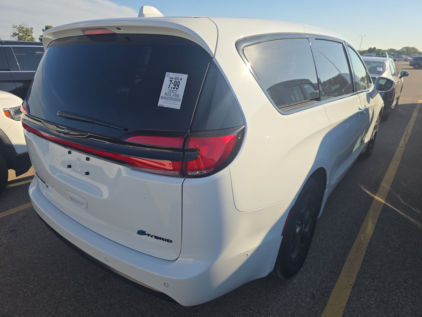 2022 Chrysler Pacifica Hybrid Limited FWD