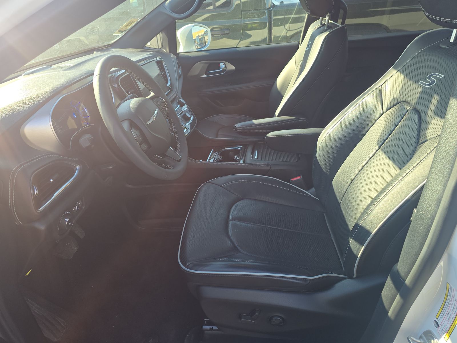 2022 Chrysler Pacifica Hybrid Limited FWD