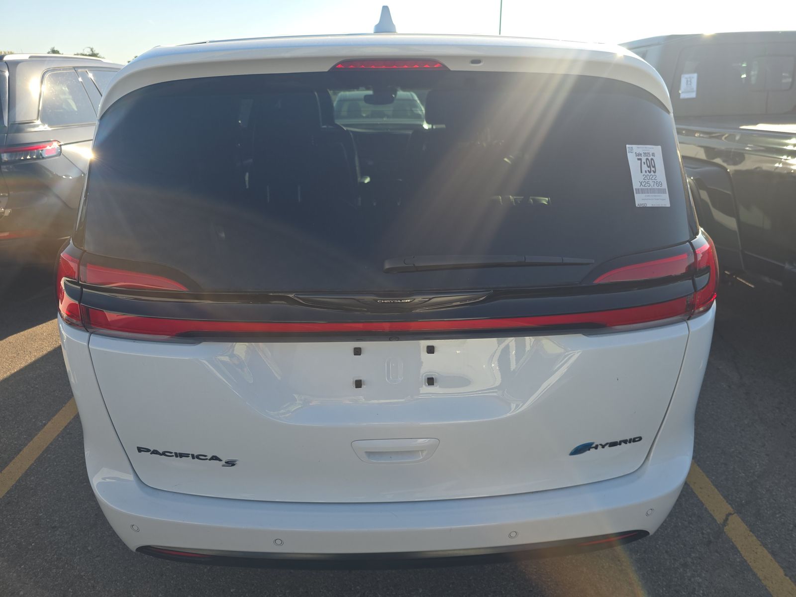 2022 Chrysler Pacifica Hybrid Limited FWD