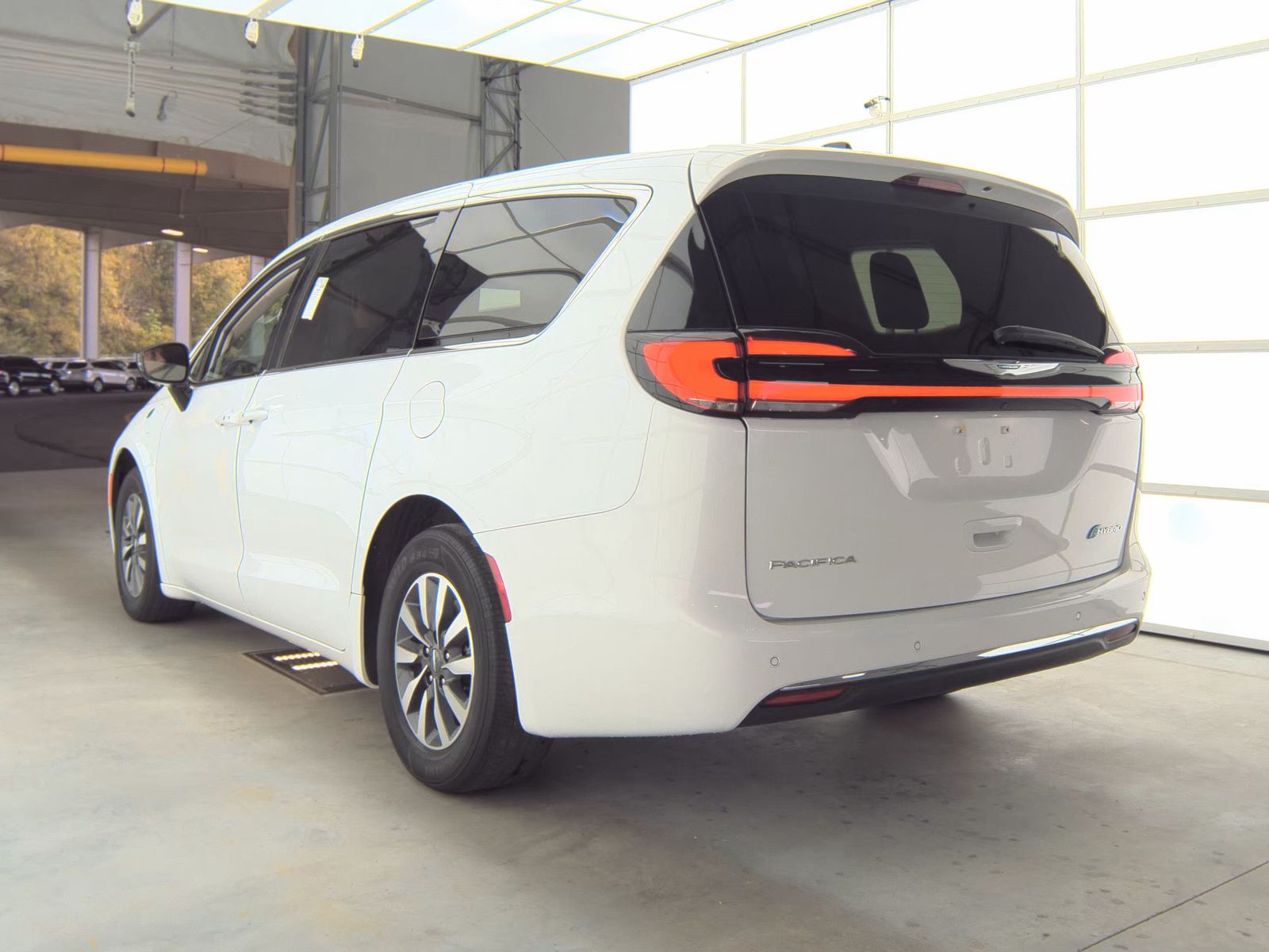 2024 Chrysler Pacifica Hybrid Select FWD