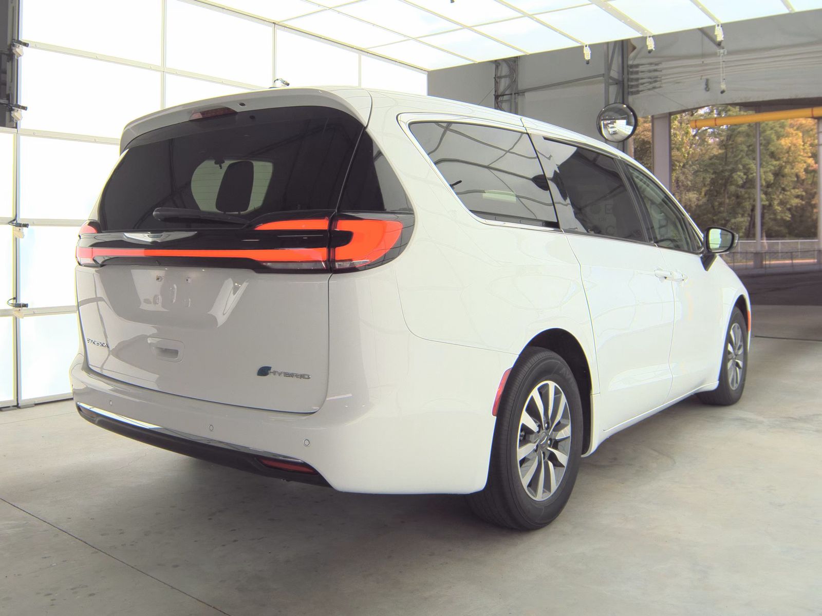 2024 Chrysler Pacifica Hybrid Select FWD