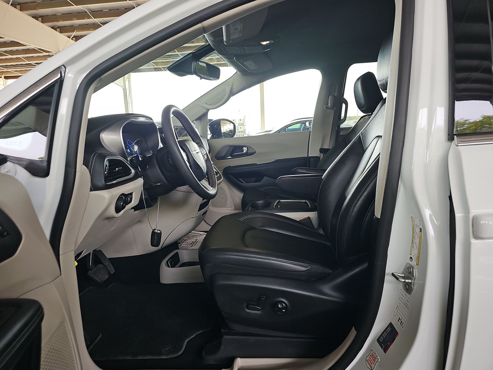 2024 Chrysler Pacifica Hybrid Select FWD