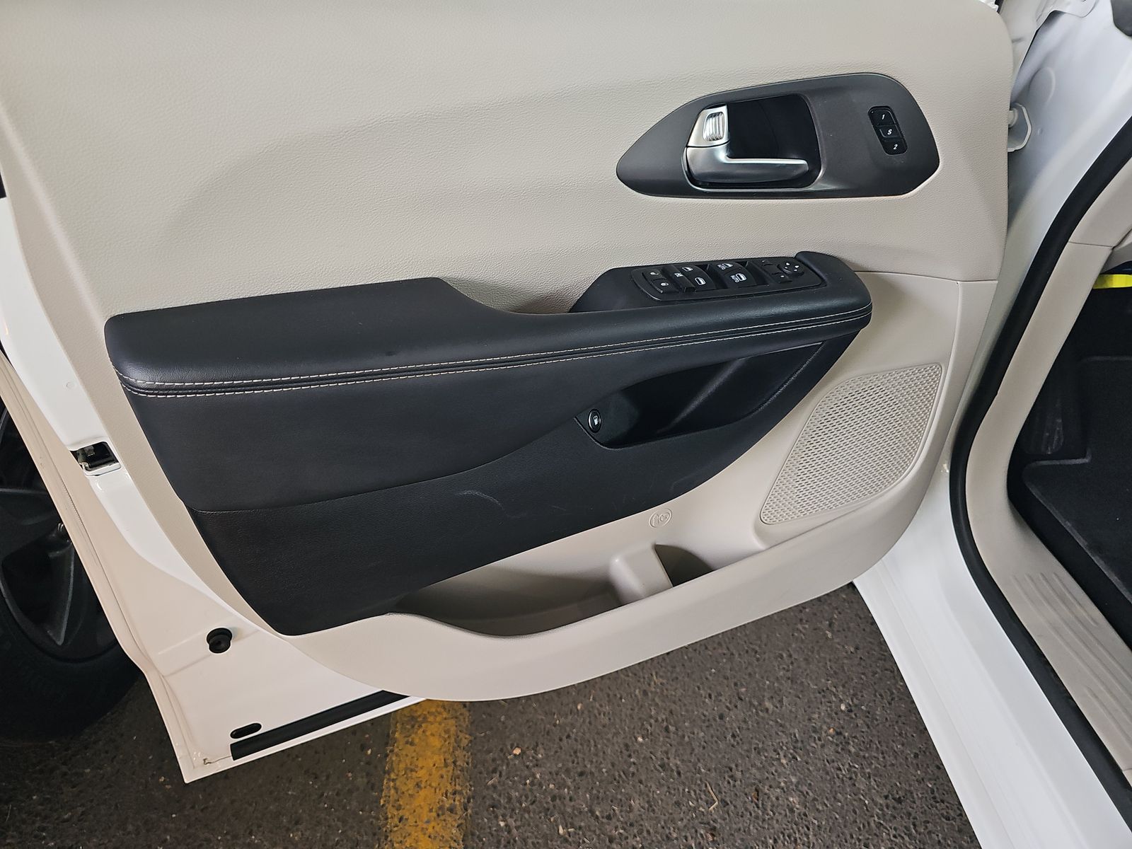 2024 Chrysler Pacifica Hybrid Select FWD