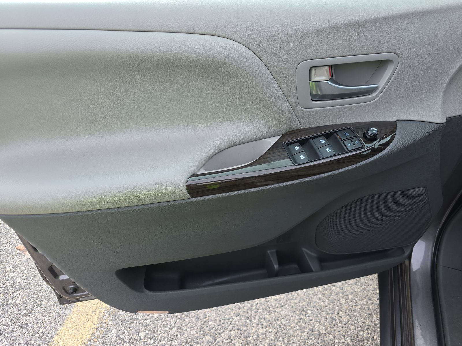 2015 Toyota Sienna XLE FWD
