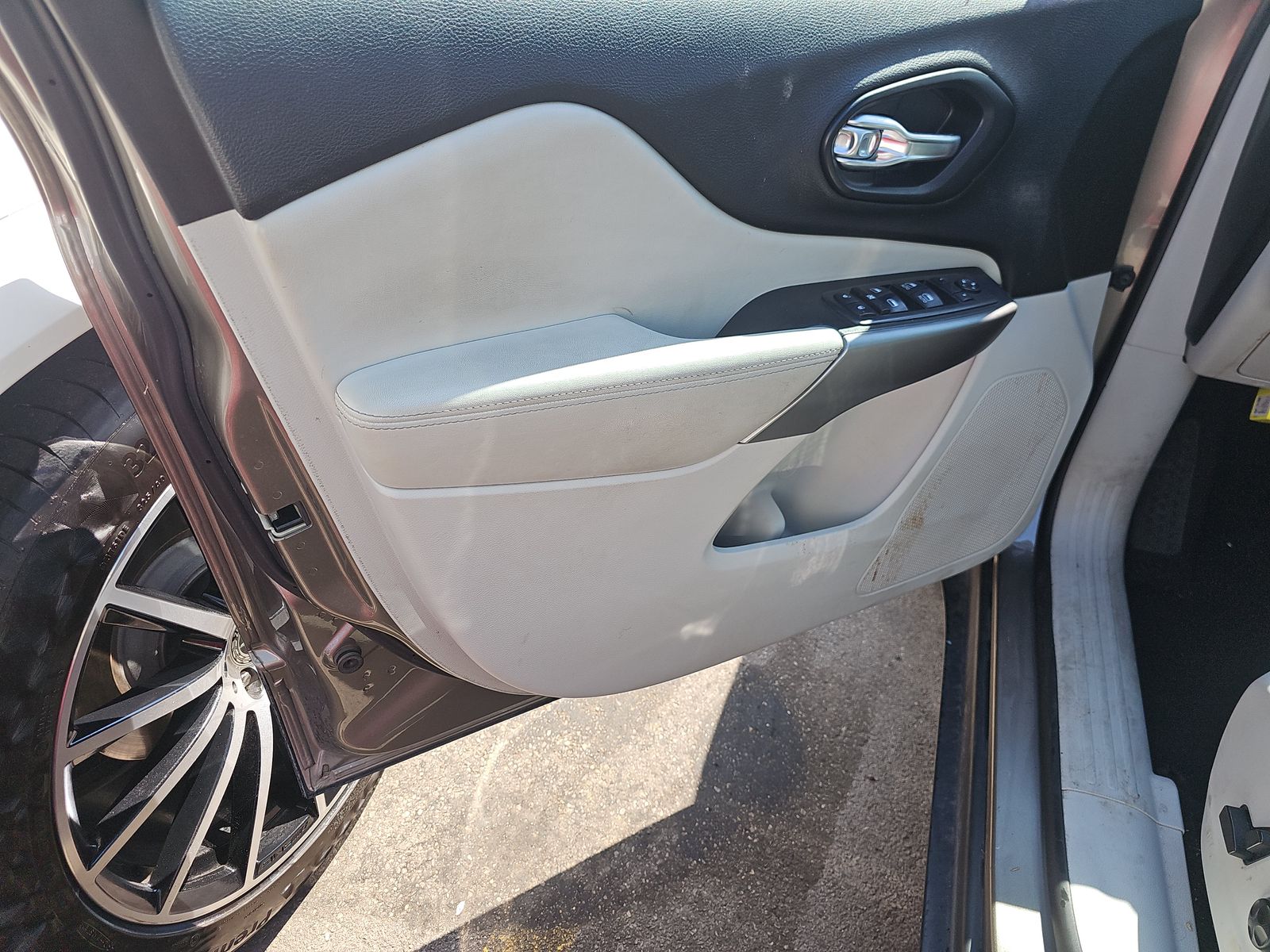 2021 Jeep Cherokee Latitude Plus FWD