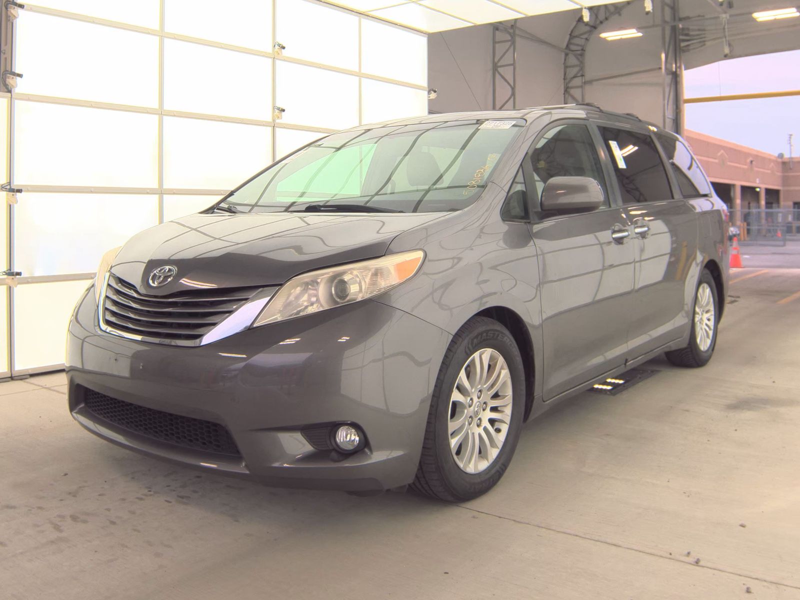 2015 Toyota Sienna XLE FWD